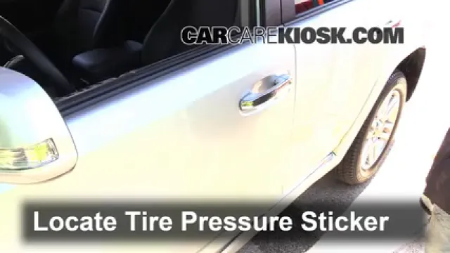 2013 Toyota 4Runner Limited 4.0L V6 Pneus et roues Vérifier la pression des pneus